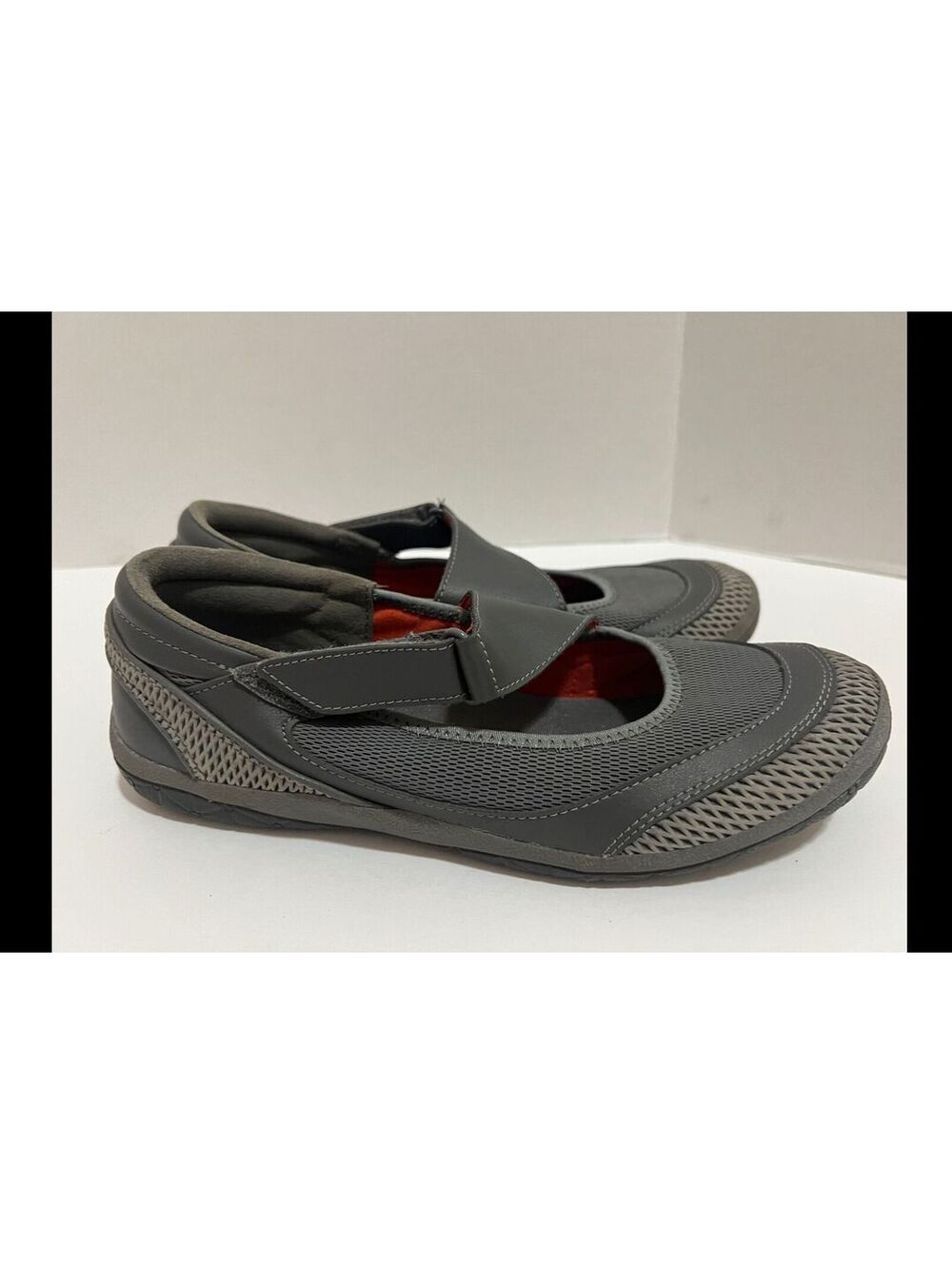 Clark’s 9.5 grey Mary Jane walking shoes